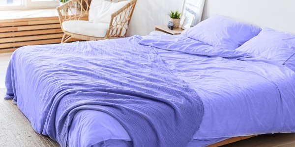 Niebieska sypialnia – kilka inspiracji i wskazówek dotyczących doboru kolorów